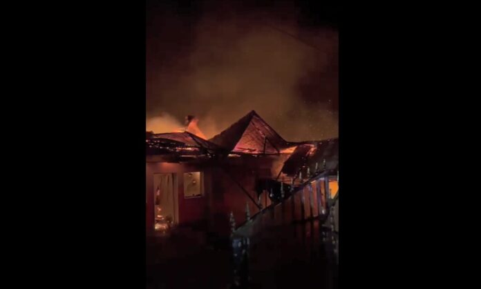 Incendiu puternic la o casa din comuna Tataru