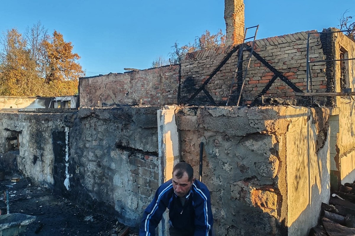 Casa a ars ca o torță