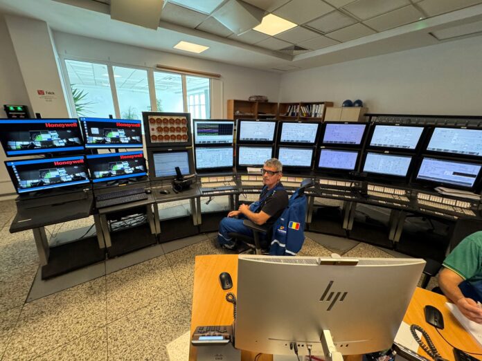 centru comanda petrobrazi.jpeg centru comanda petrobrazi.jpeg