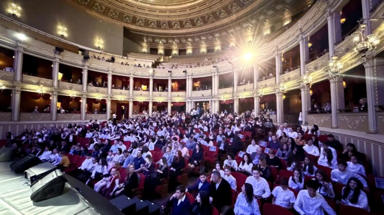 gala lumina 2025 scoala spectrum ploiesti