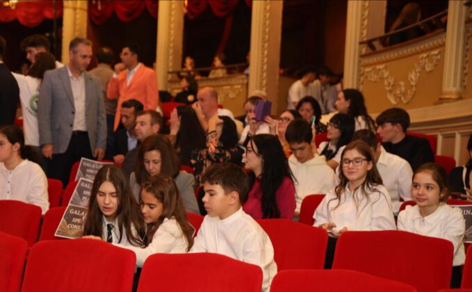 gala lumina 2025 scoala spectrum ploiesti