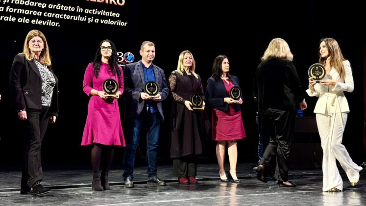 gala lumina 2025 scoala spectrum ploiesti