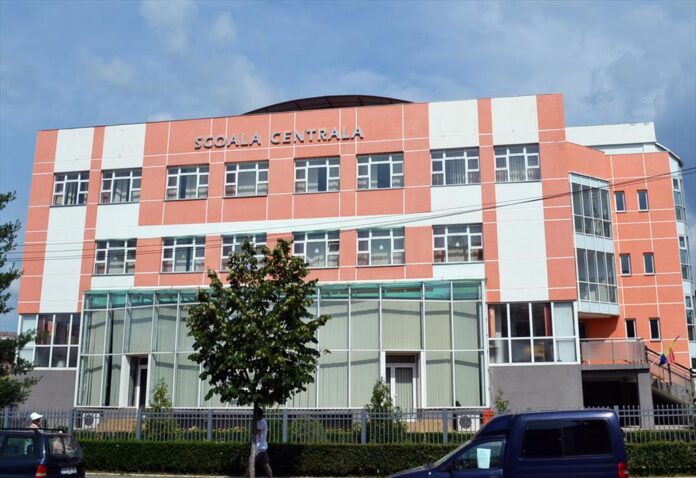 scoala centrala campina