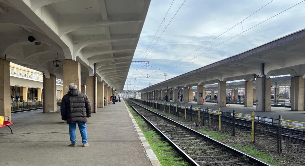 peronul garii de sud ploiesti