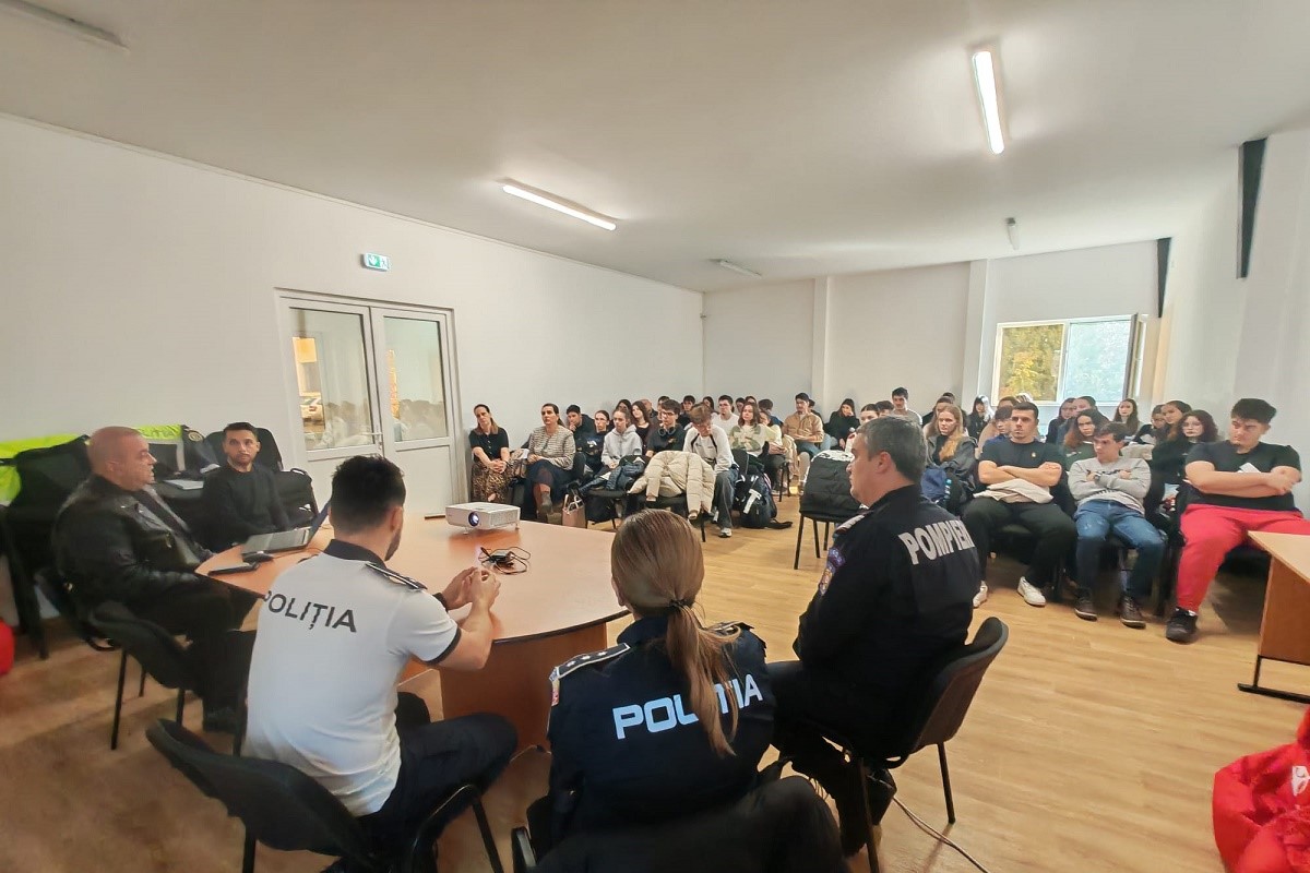 Proiectul „Trăiește la volan”, la C.N. „Nichita Stănescu”