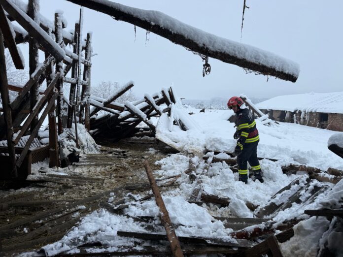 pompier acoperis prabusit