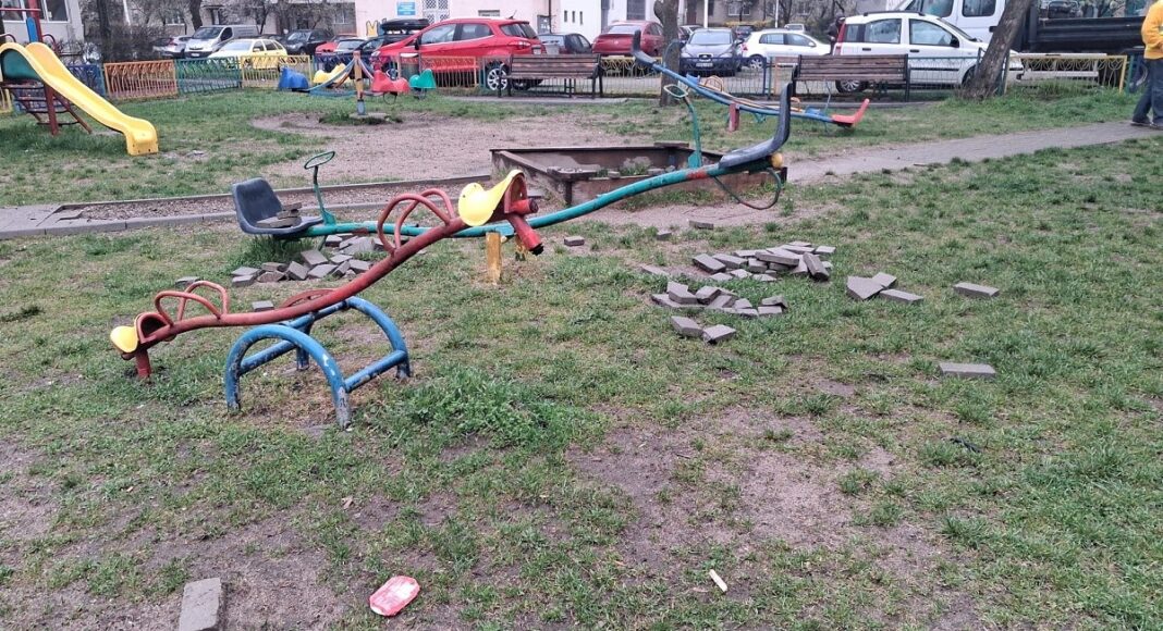 loc de joaca vandalizat