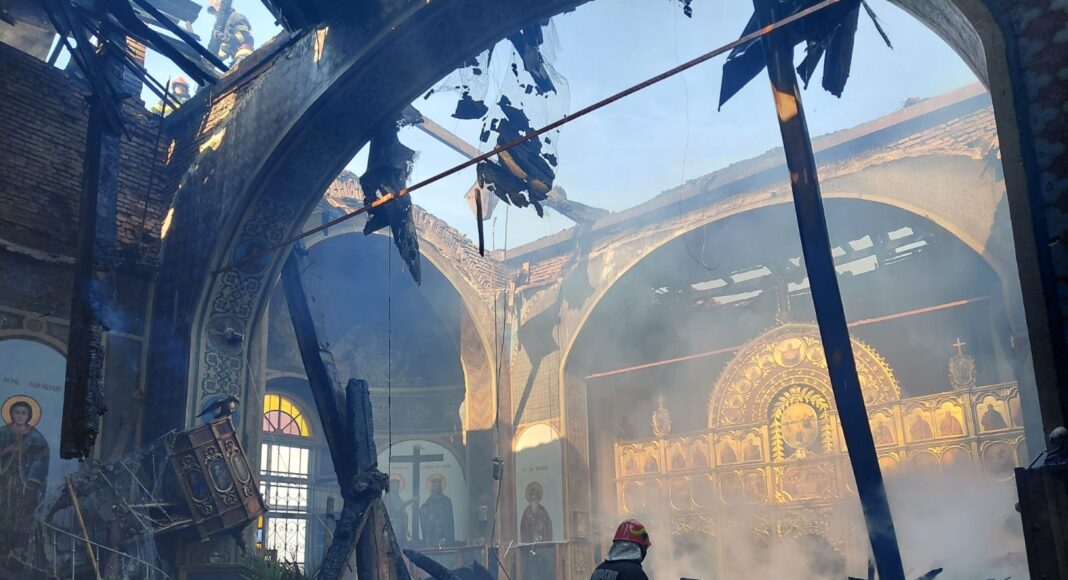 Incendiu Biserica Puchenii Moșneni