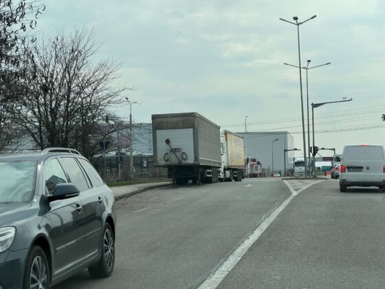parcare ilegala de tiruri zona coca cola iesire ploiesti spre targoviste