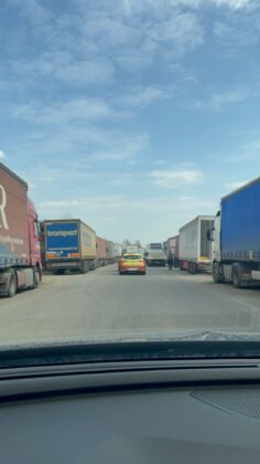 parcare ilegala de tiruri zona coca cola iesire ploiesti spre targoviste