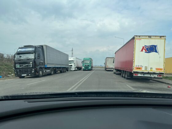 parcare ilegala de tiruri zona coca cola iesire ploiesti spre targoviste