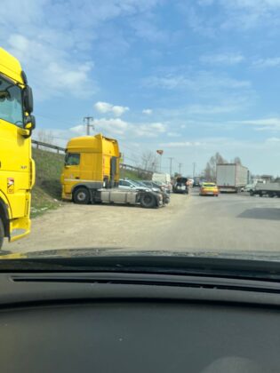 parcare ilegala de tiruri zona coca cola iesire ploiesti spre targoviste