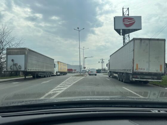 parcare ilegala de tiruri zona coca cola iesire ploiesti spre targoviste