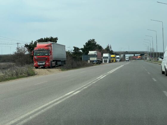 parcare ilegala de tiruri zona coca cola iesire ploiesti spre targoviste