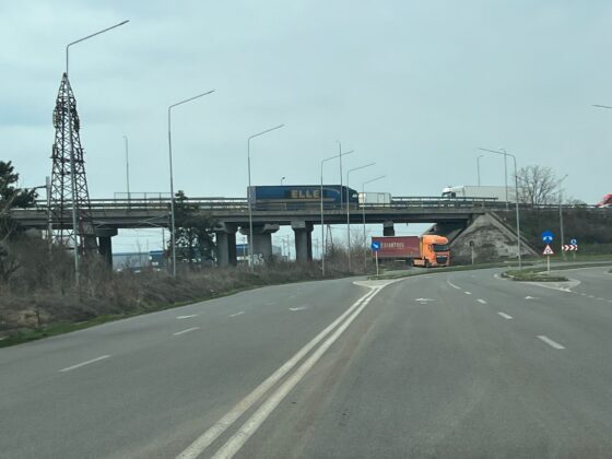 parcare ilegala de tiruri zona coca cola iesire ploiesti spre targoviste