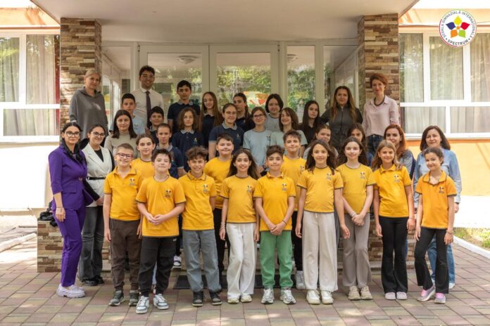 elevi scoala spectrum ploiesti