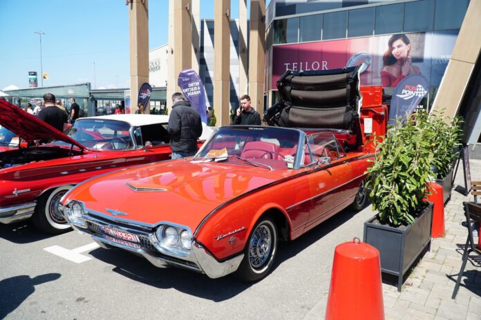 Ford Thunderbird