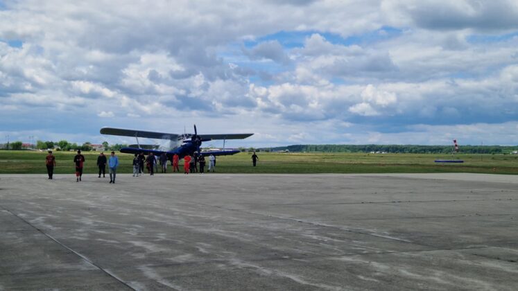 aeronava parasutisti