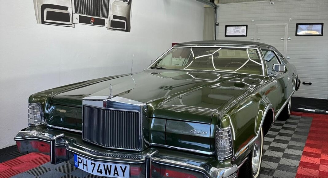 Lincoln Continental Town Coupe