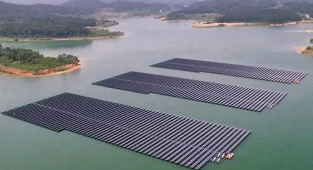 panouri fotovoltaice pe apa