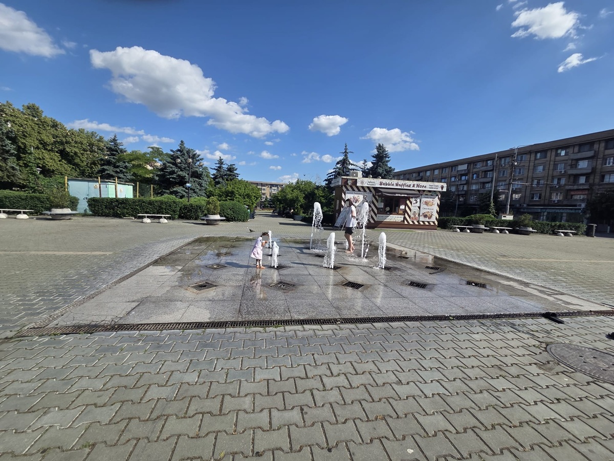 fantana din zona pietonala Parc Nichita Stănescu