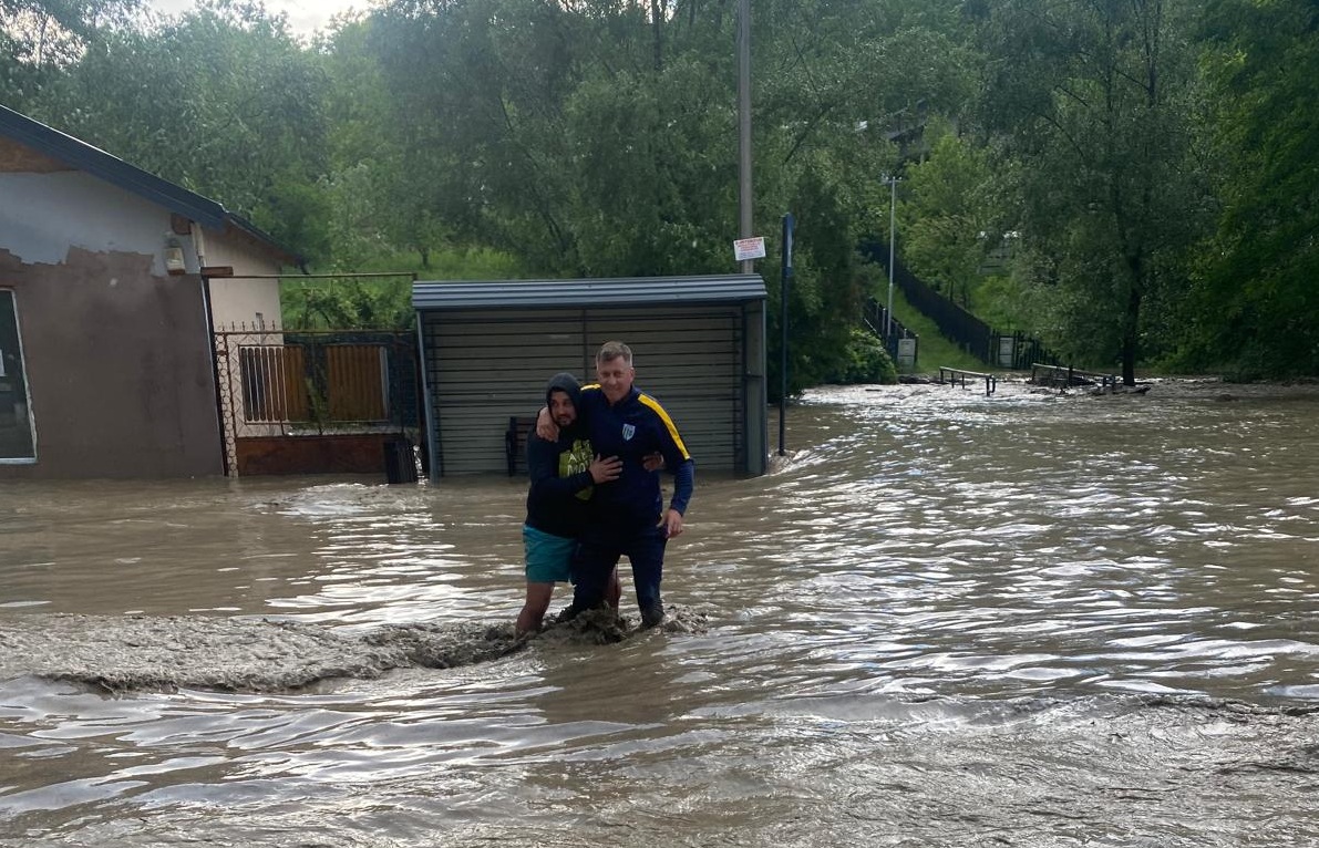 inundatii Surani