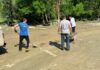 Imagini impresionante după inundațiile de la Surani. Primarul, preotul și zeci de voluntari au ieșit cu lopeți și roabe să curețe comuna de aluviuni