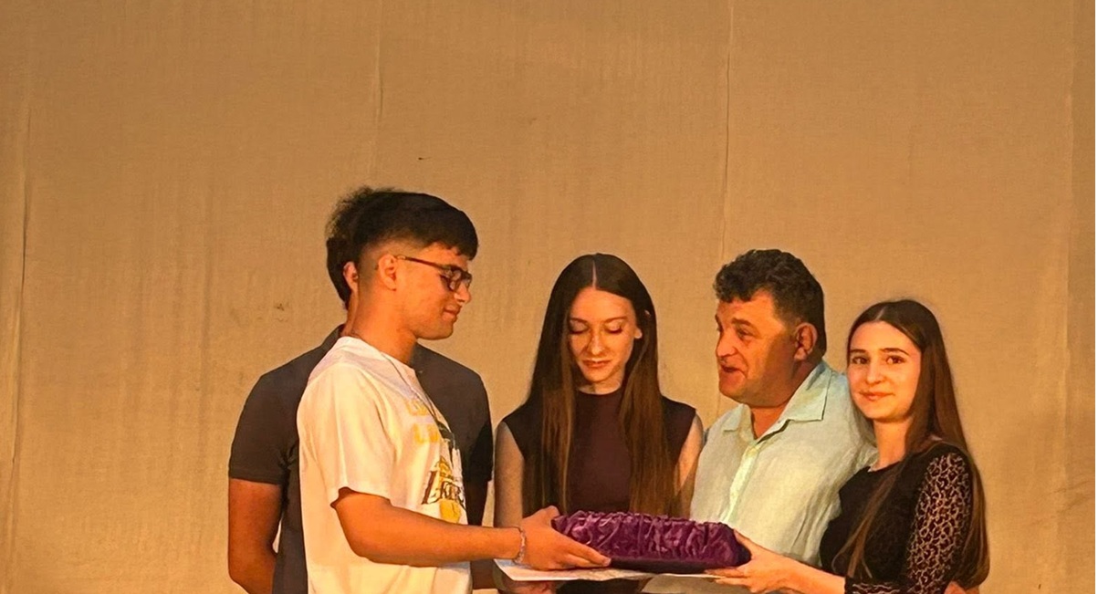 festivitate de premiere elevi Plopeni