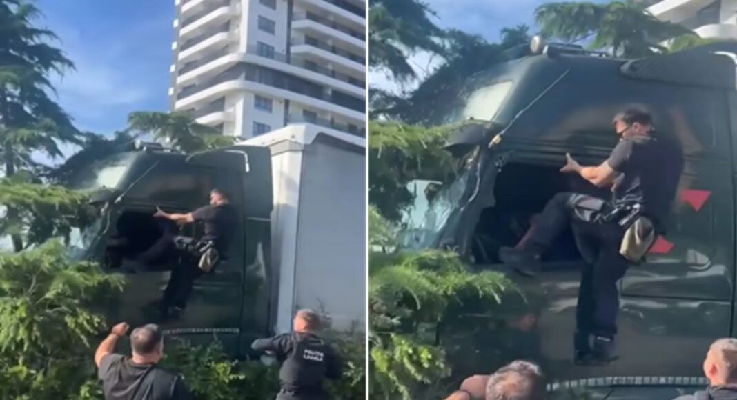 sofer tir constanta agresat politisti locali