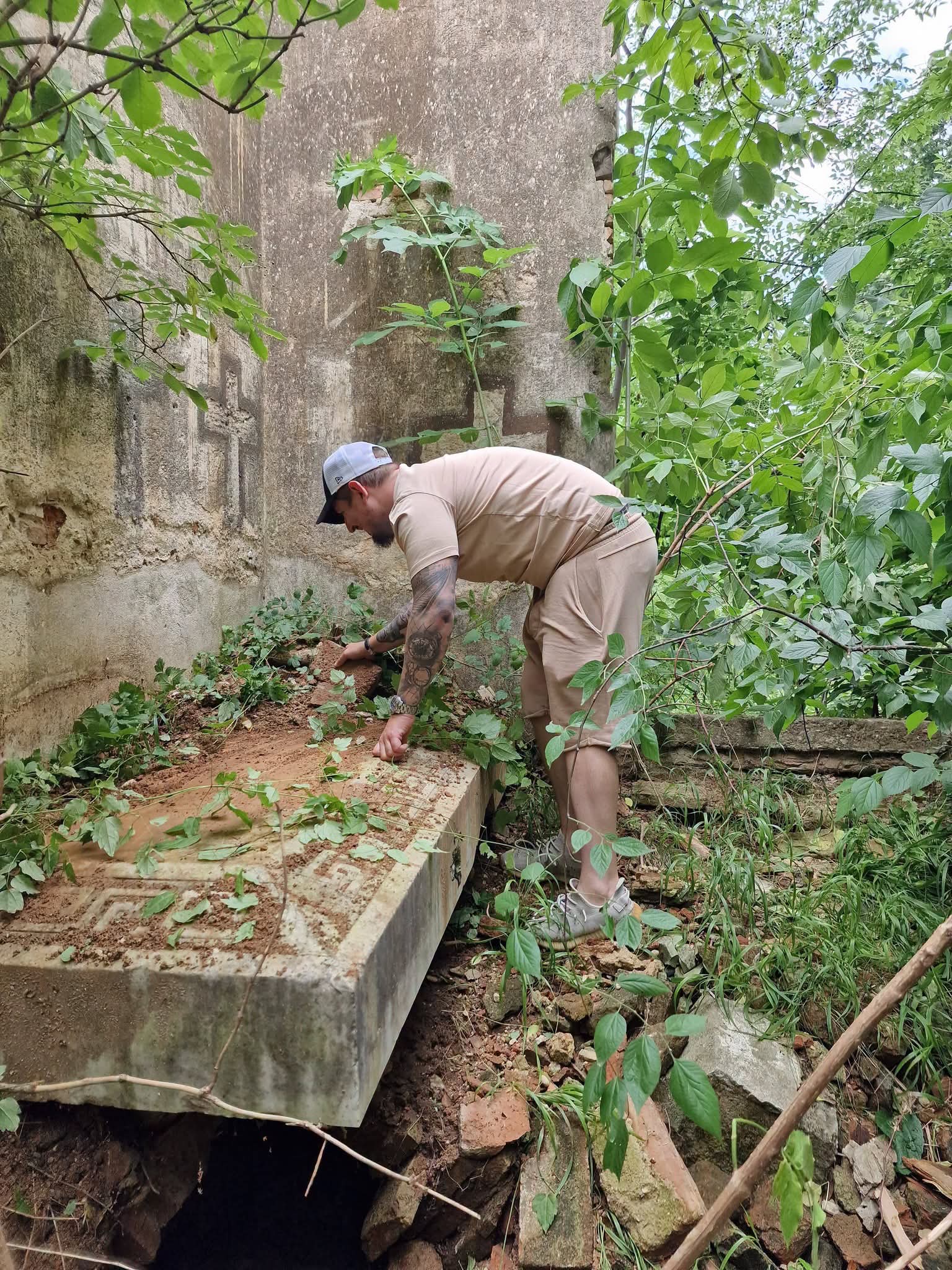 cimitir secret floresti