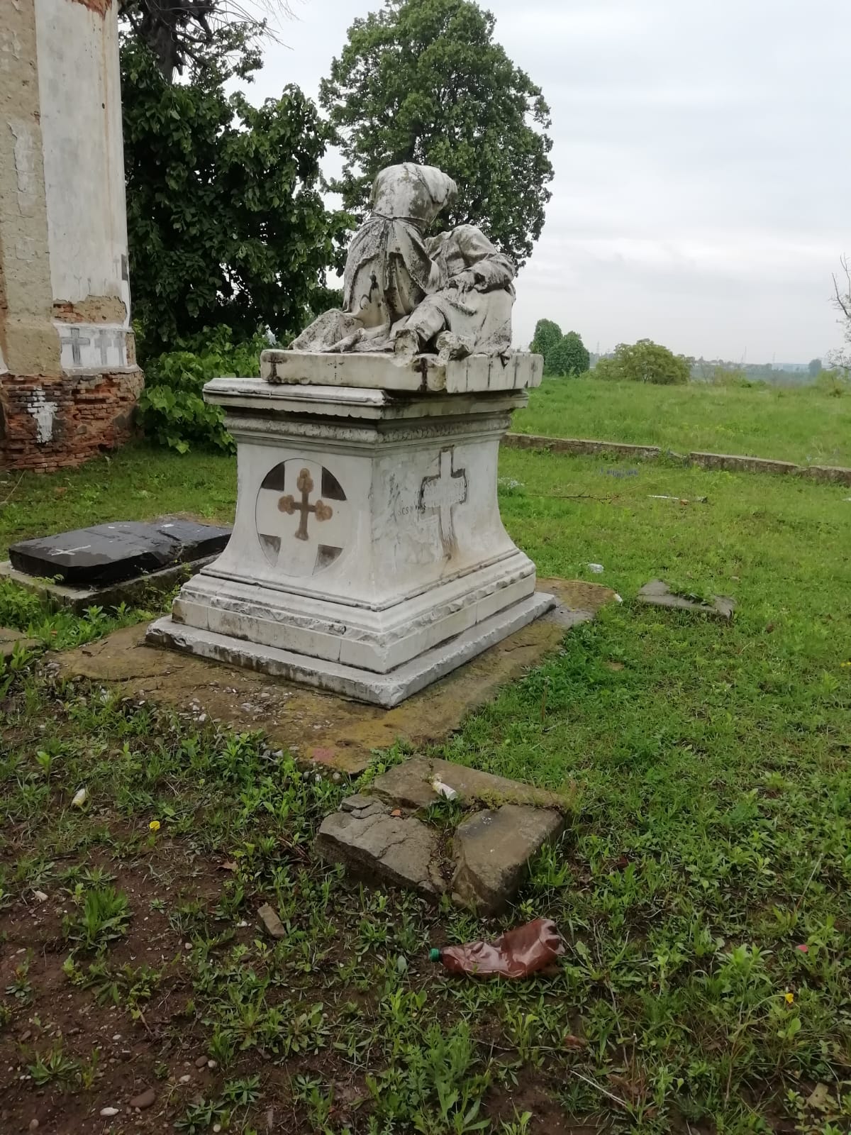 cimitir secret floresti