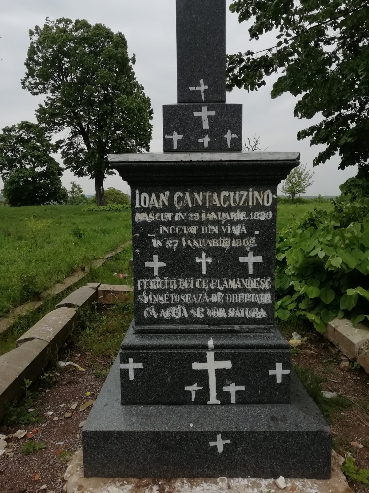 mormant cimitir secret floresti