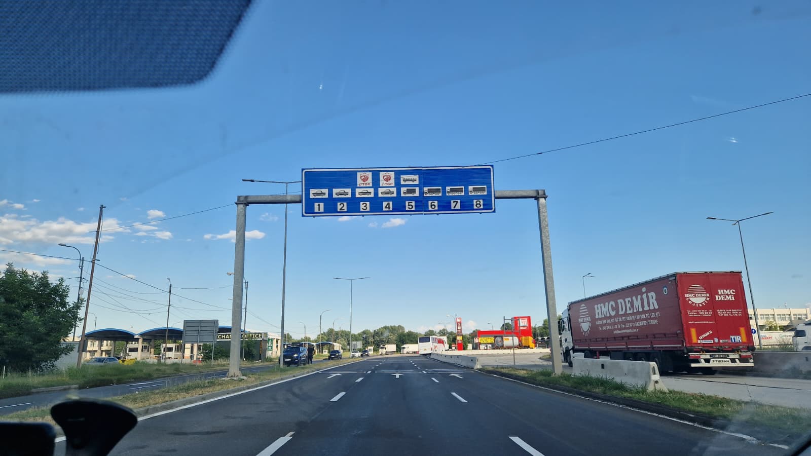 Șoferi care nu au plătit online blochează benzile rapide de la Podul Giurgiu–Ruse. Ce reclamă cei care au achitat din timp