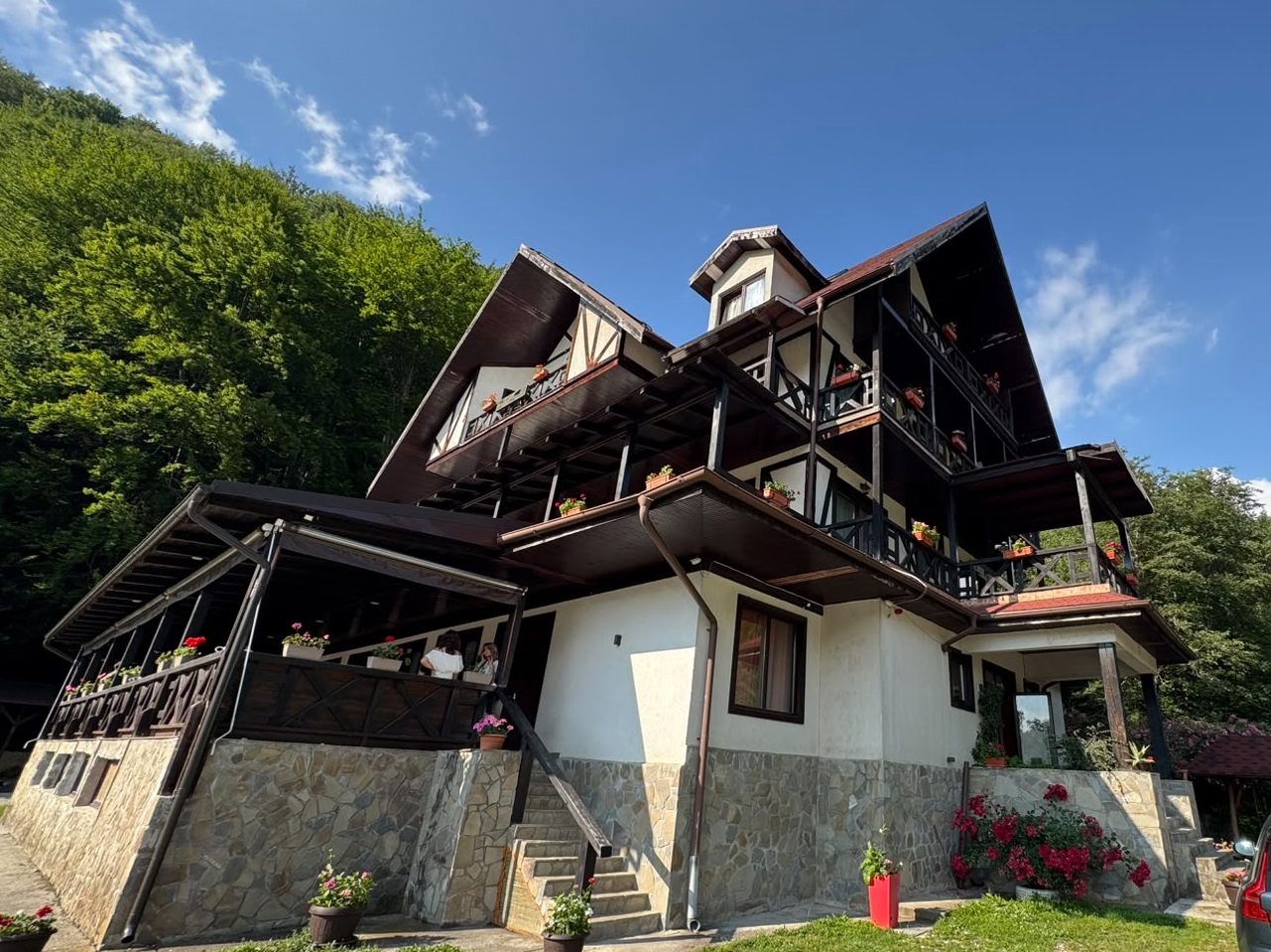 cabana izvoarele doftanei