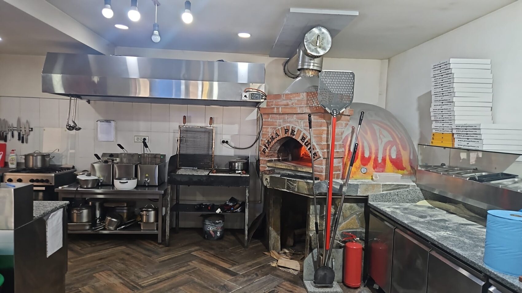 bucatarie pizza pe bune