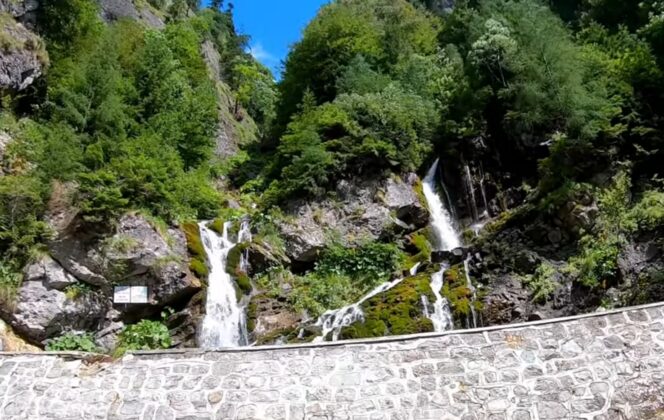 cascada valea spumoasa