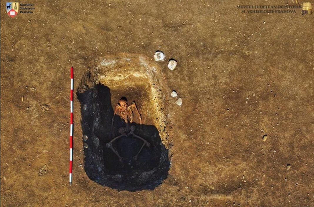 Cercetările arheologice de la Băicoi s-au încheiat: morminte vechi de peste 5.000 de ani, descoperite lângă DN1