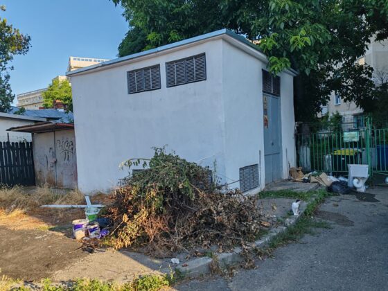 gunoi abandonat strada