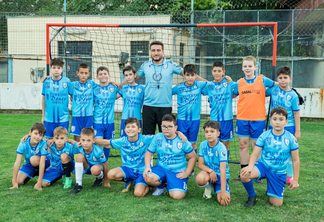 De la un teren gol, la 75 de juniori fotbaliști. Povestea lui George Ghiță și a Academiei Oilfriends din Ploiești