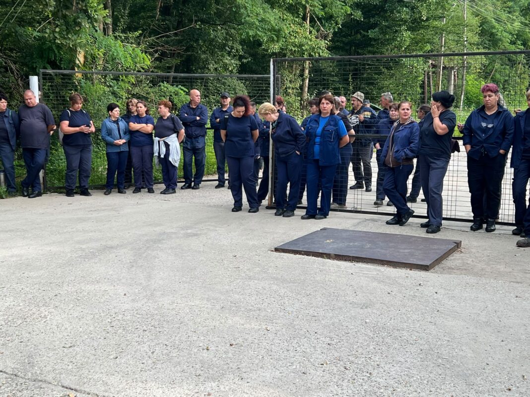 Protest la Uzina Mecanică Plopeni. Angajații amenință cu oprirea activității [FOTO-VIDEO]
