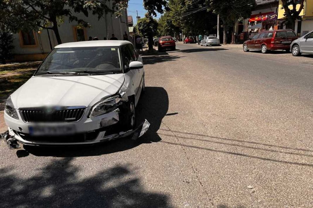 Șofer din Ploiești, implicat într-un accident cu opt mașini la Râmnicu Sărat. A lovit și mașina poliției, rănind un agent
