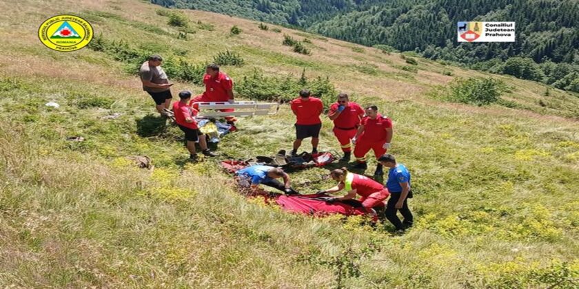 Tragedie în Munții Grohotiș. Un bărbat de 69 de ani și-a pierdut viața în timp ce culegea afine