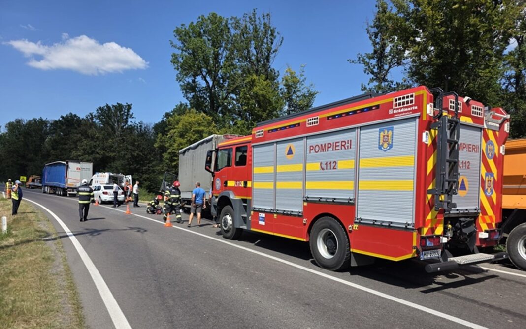 Accident pe DN72, în Dâmbovița. Un șofer din Prahova, găsit încarcerat