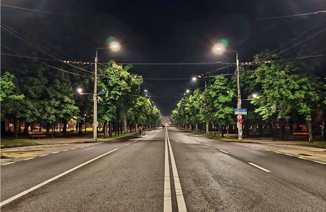 Ploieștiul nu oprește iluminatul public, în contextul crizei energetice. Cum a scăzut consumul cu 40% pe anumite străzi